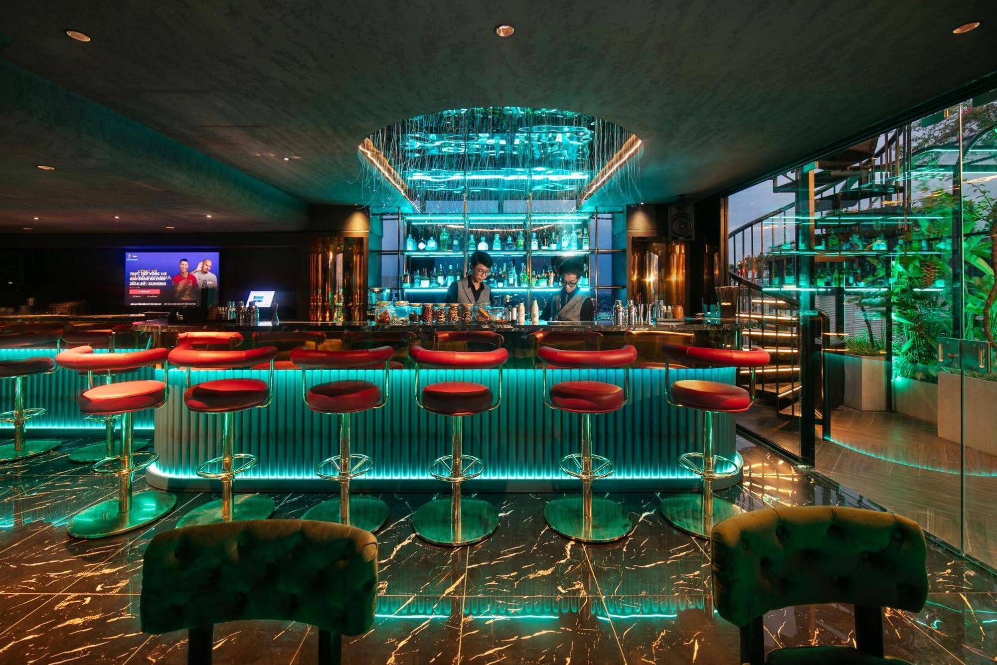 May De Ville Crown Hotel Hanoi Eksteriør billede The bar at the 101 bar