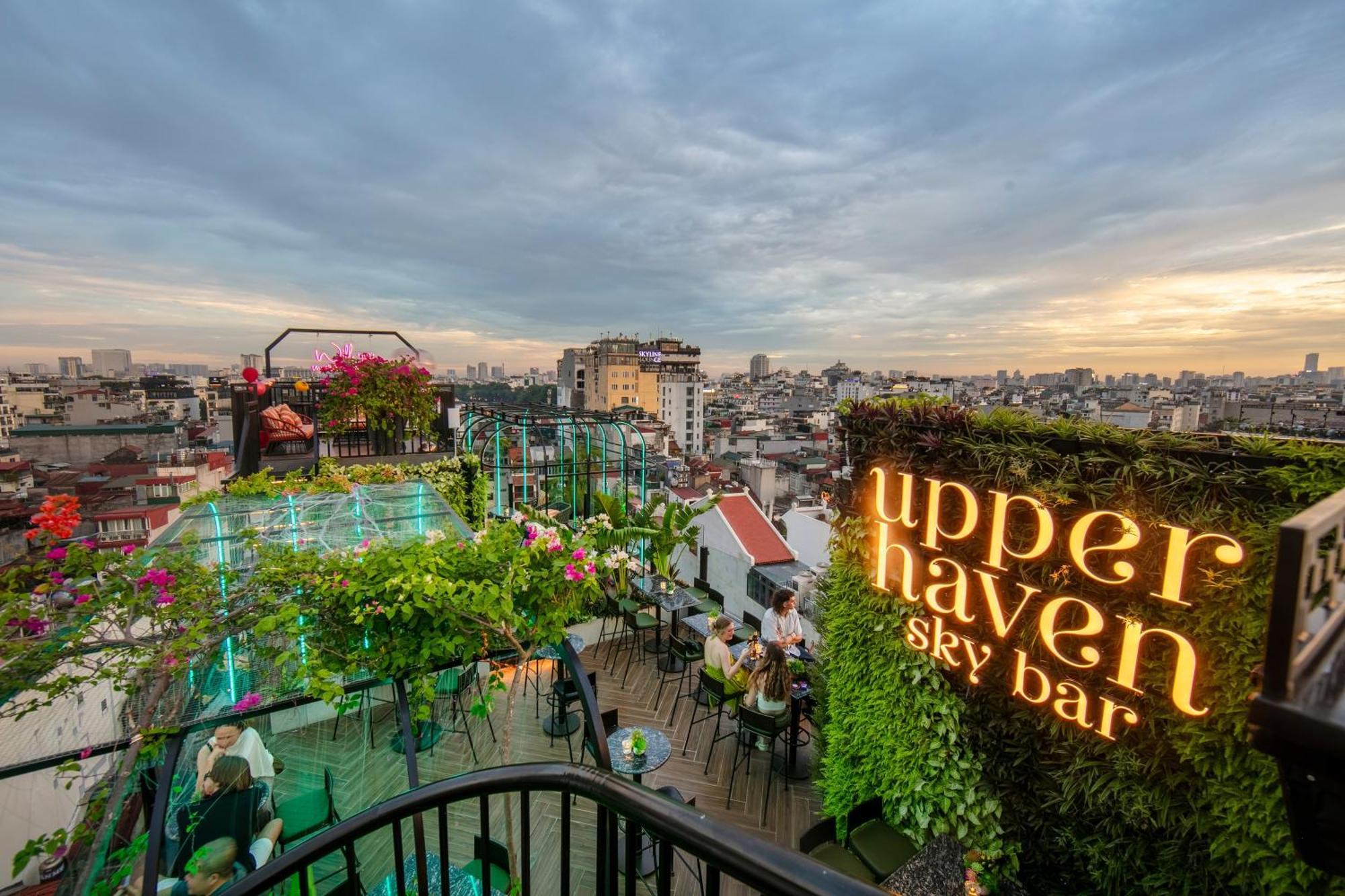 May De Ville Crown Hotel Hanoi Eksteriør billede Upper Haven Sky Bar