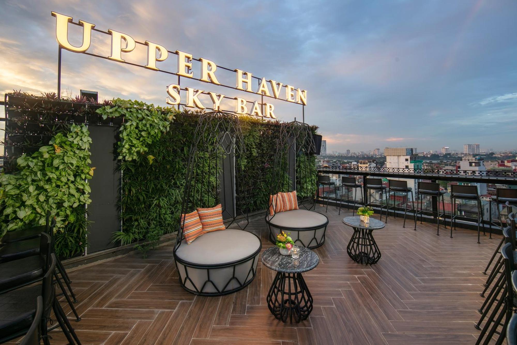 May De Ville Crown Hotel Hanoi Eksteriør billede Upper Haven Sky Bar