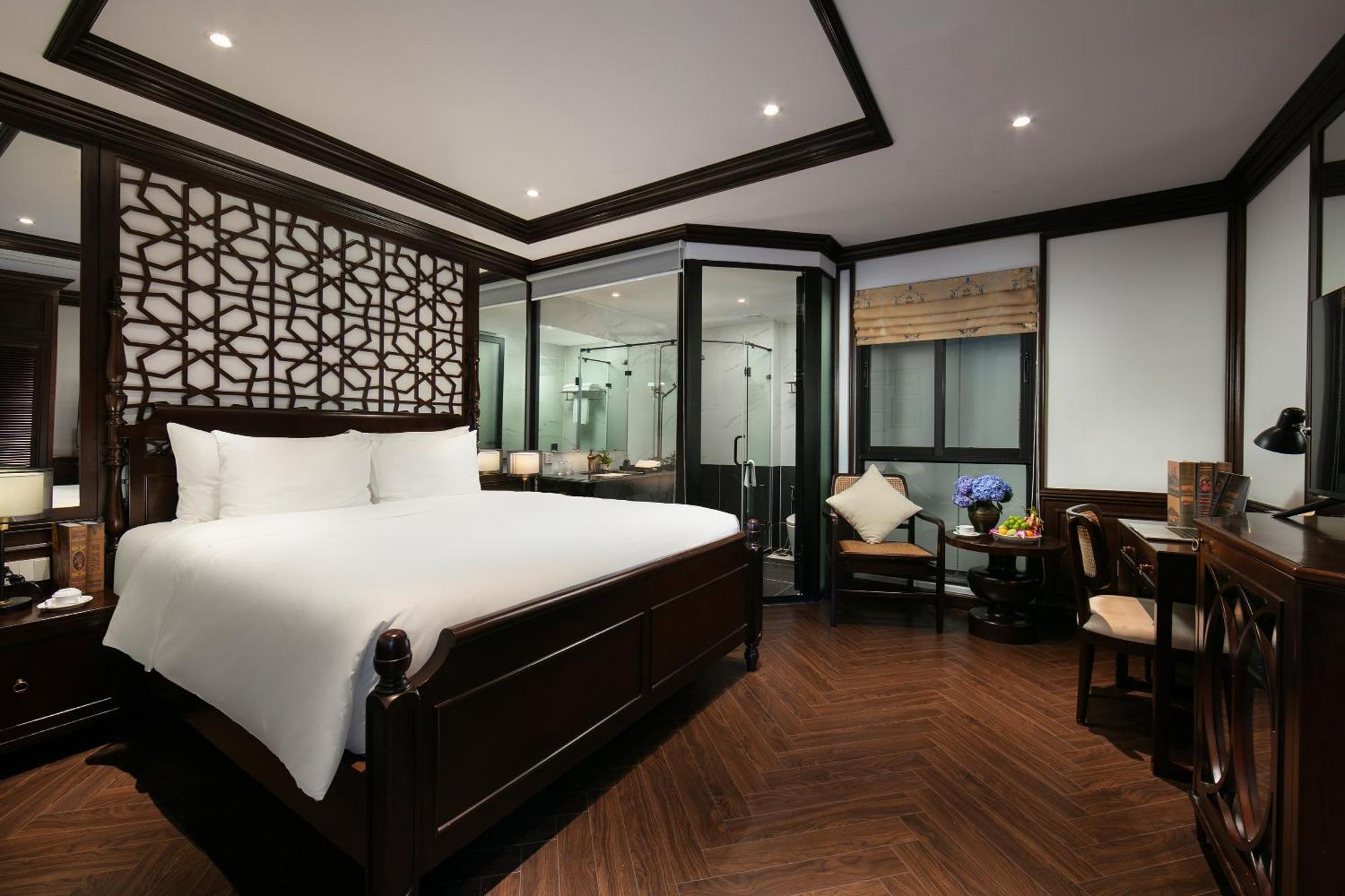 May De Ville Crown Hotel Hanoi Eksteriør billede Deluxe Suite
