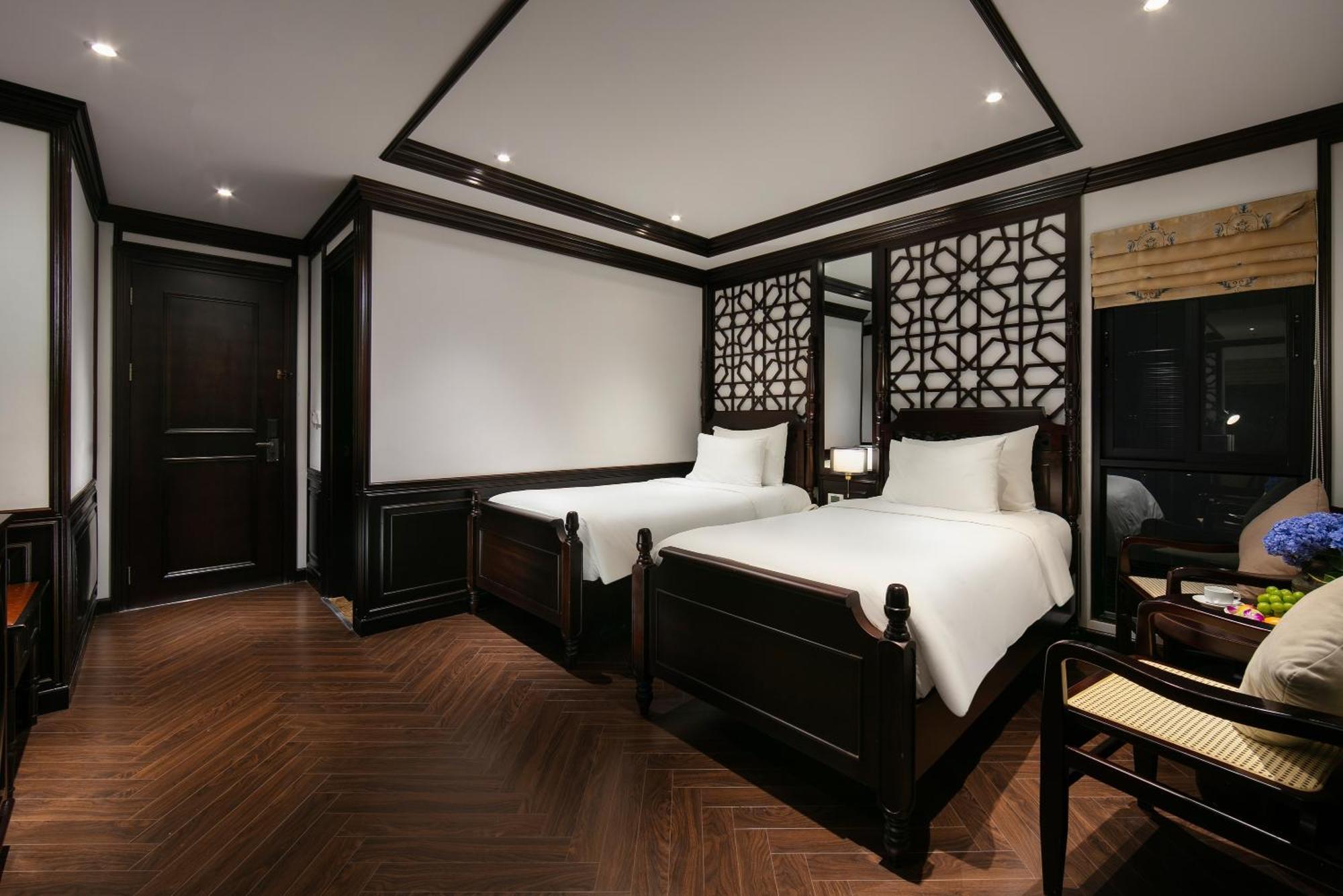 May De Ville Crown Hotel Hanoi Eksteriør billede Deluxe twin room
