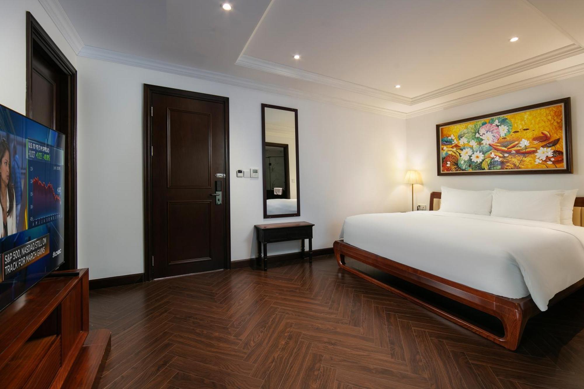 May De Ville Crown Hotel Hanoi Eksteriør billede Deluxe Room