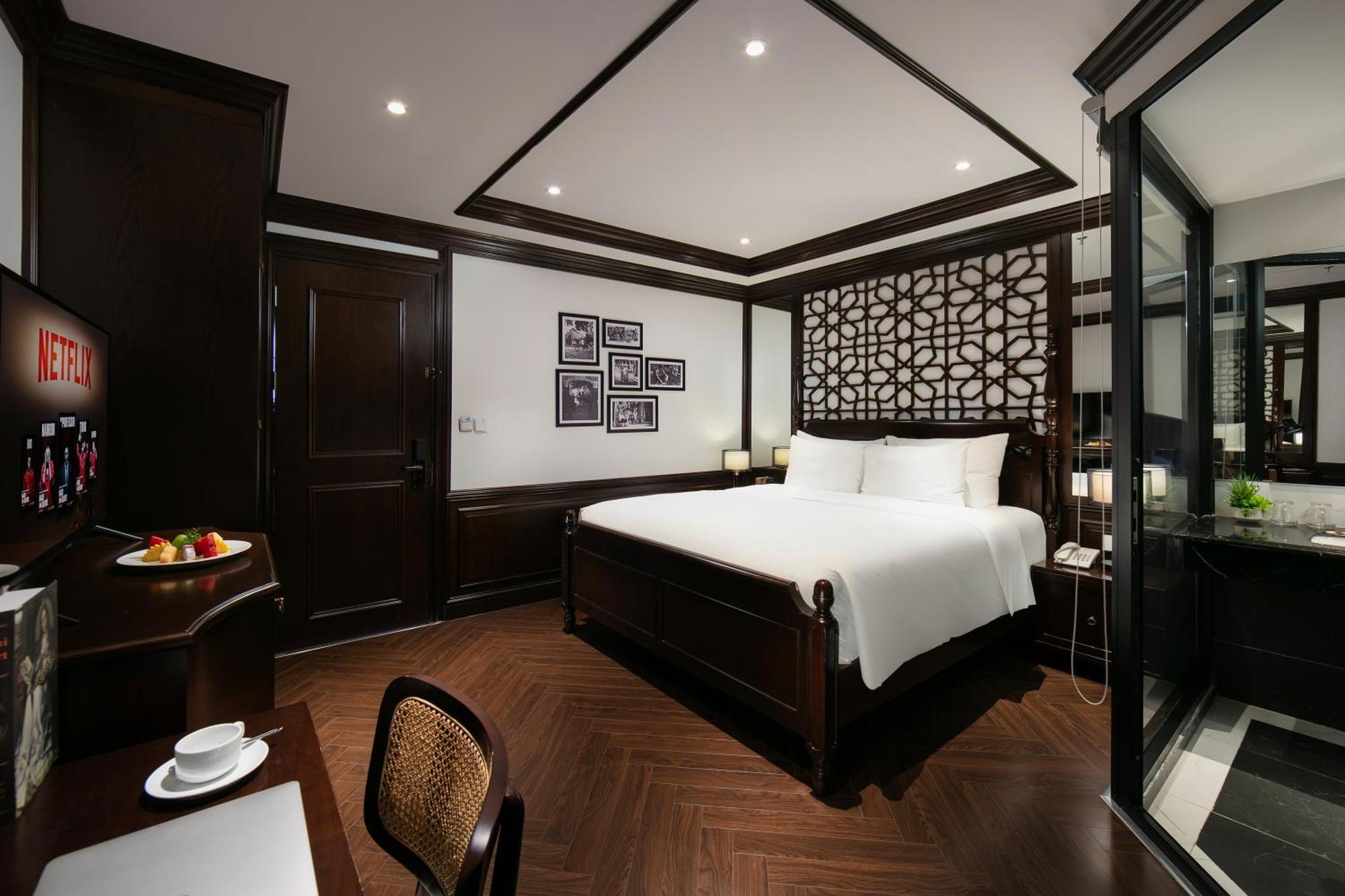 May De Ville Crown Hotel Hanoi Eksteriør billede Deluxe Suite