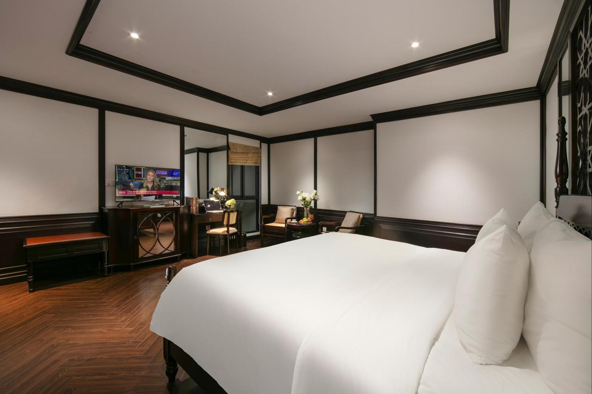 May De Ville Crown Hotel Hanoi Eksteriør billede Deluxe Room