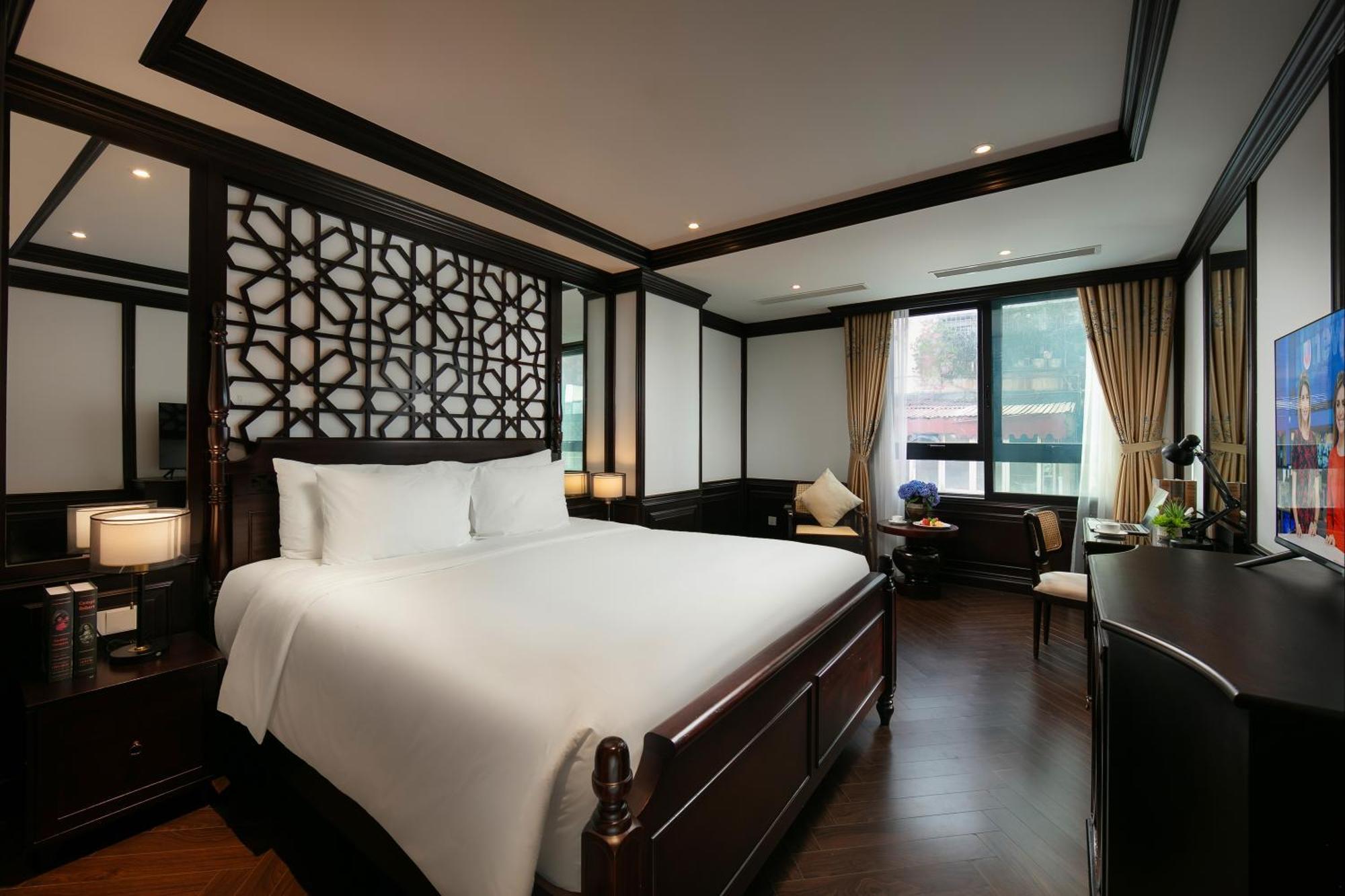 May De Ville Crown Hotel Hanoi Eksteriør billede Deluxe Room