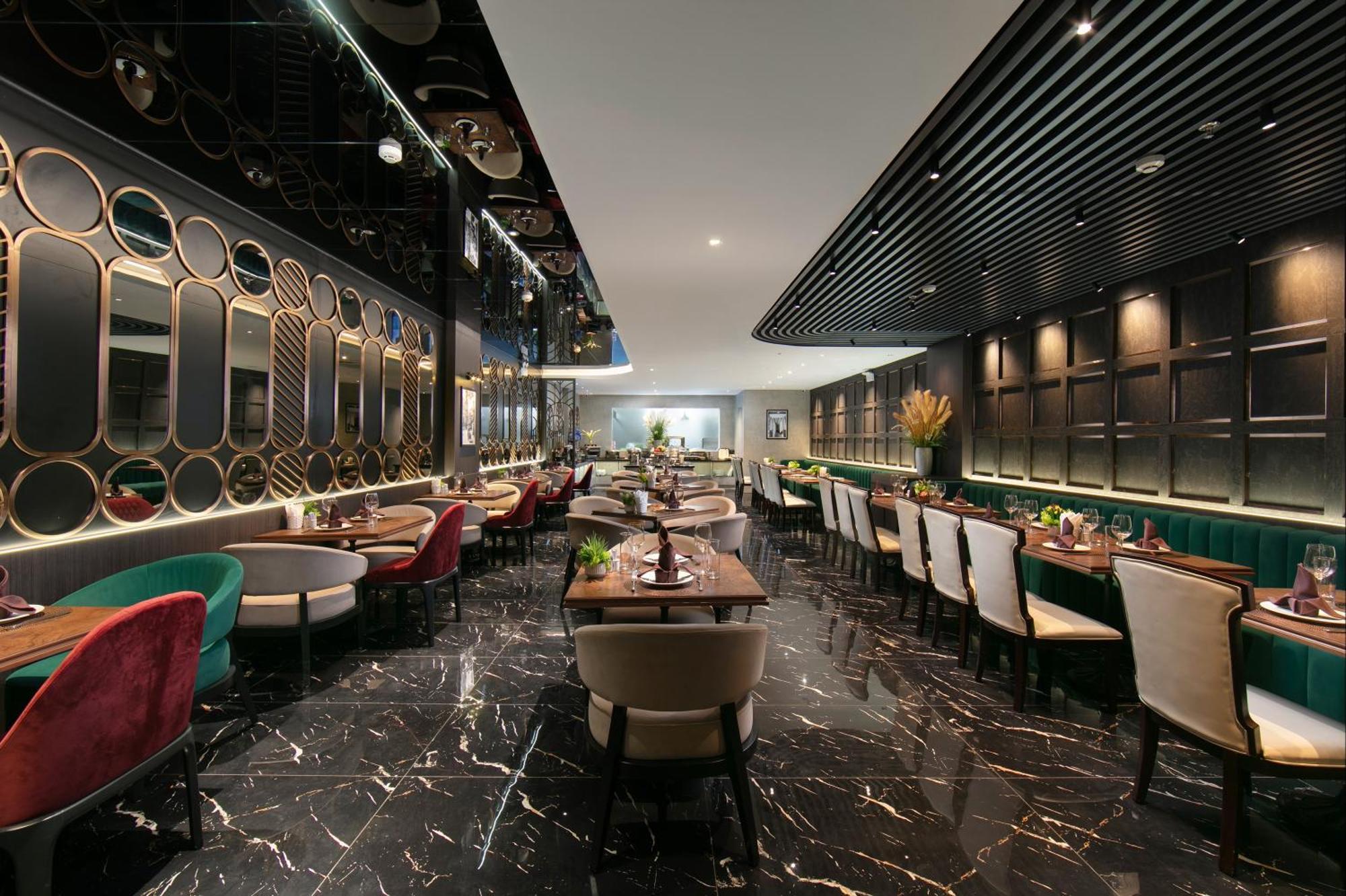 May De Ville Crown Hotel Hanoi Eksteriør billede 3D rendering of a restaurant interior