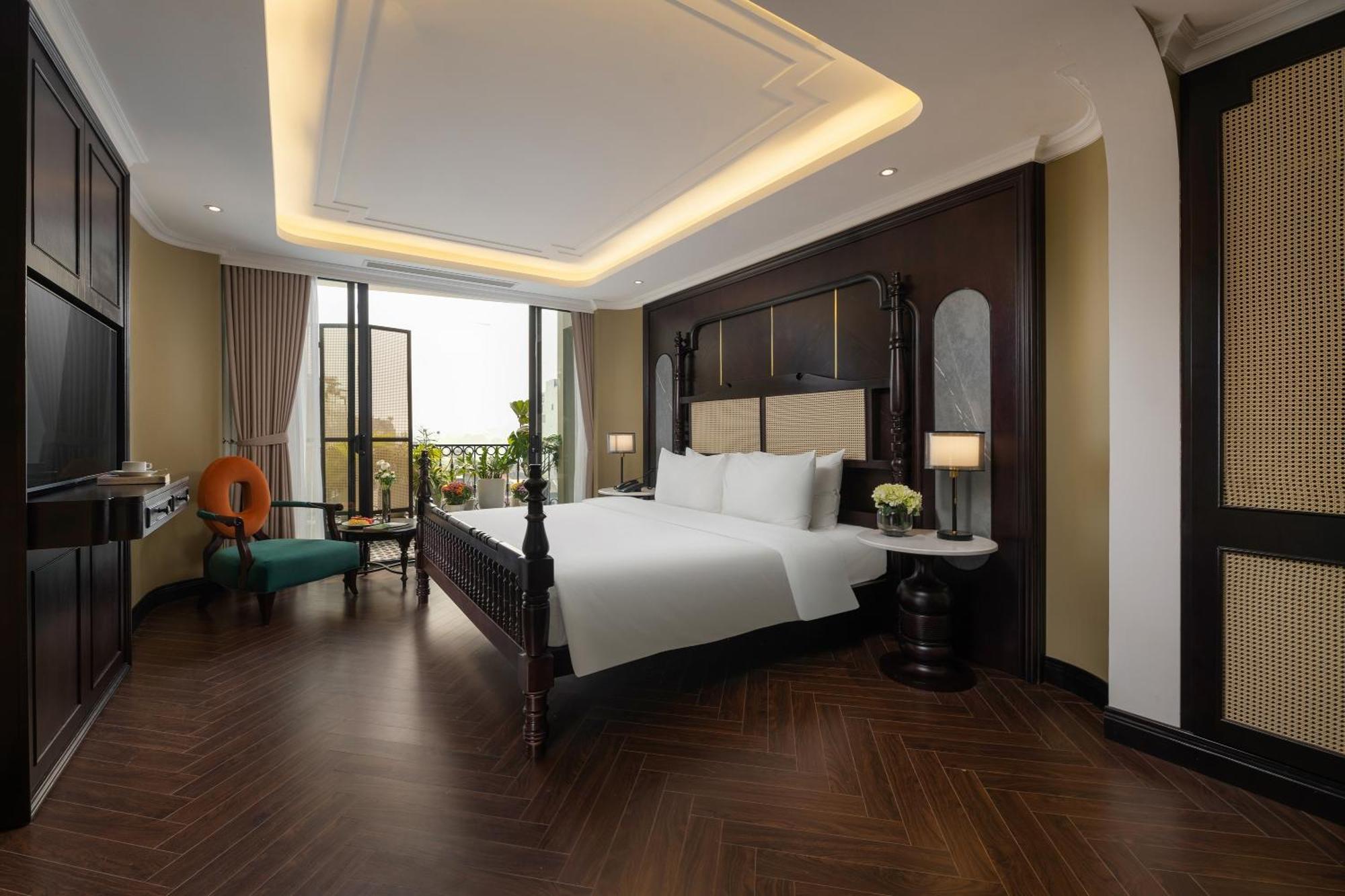 May De Ville Crown Hotel Hanoi Eksteriør billede Deluxe Suite
